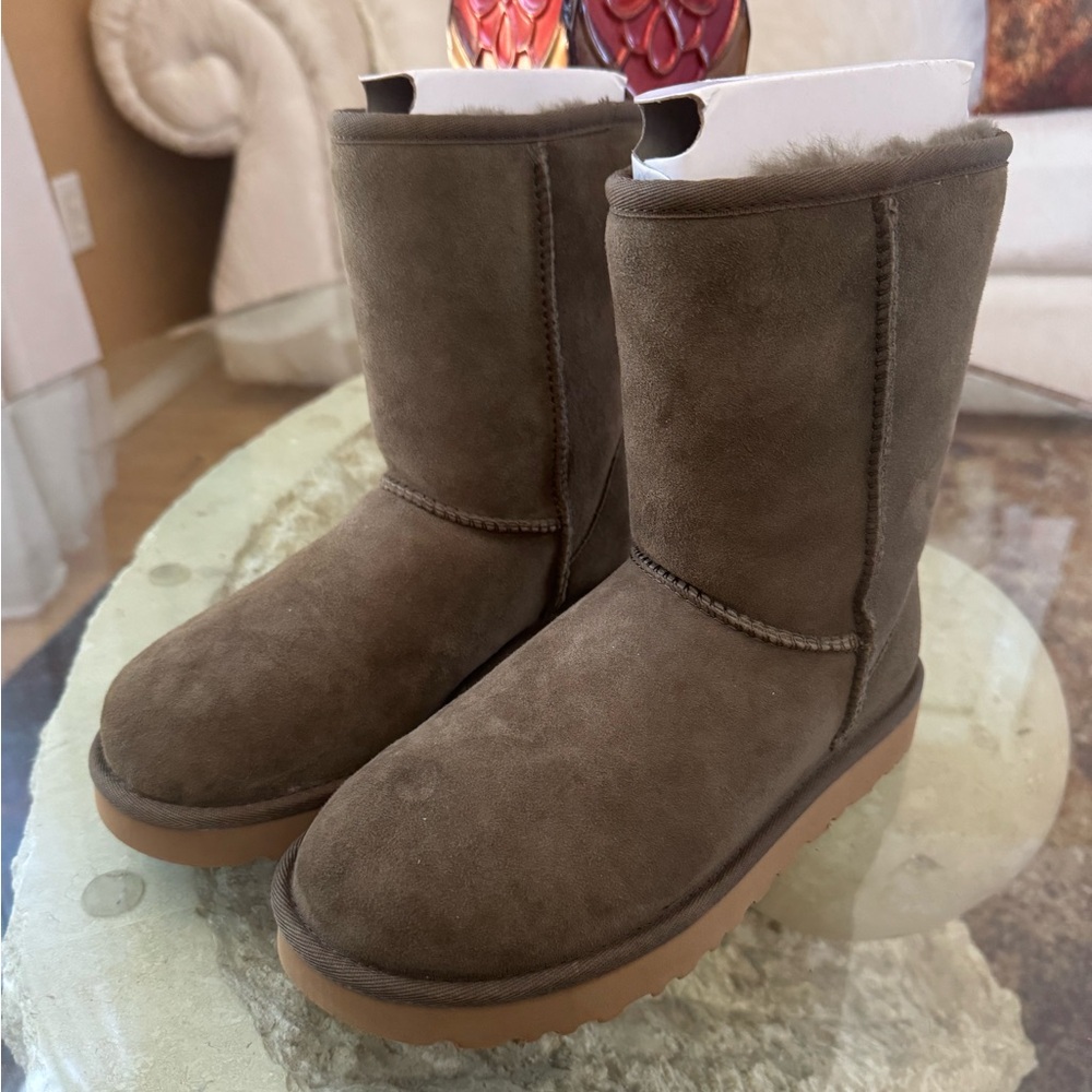 🆕✨UGG Classic Short II Boots✨